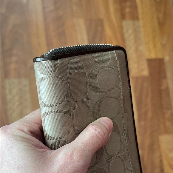 Vintage Coach Beige and Dark Brown Zip Wallet - Picture 8 of 16